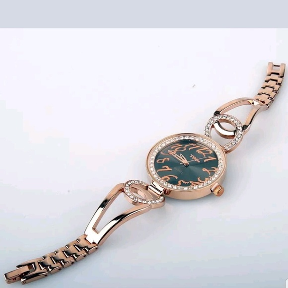 Rose Gold Black dial watch - Picture 2 of 4